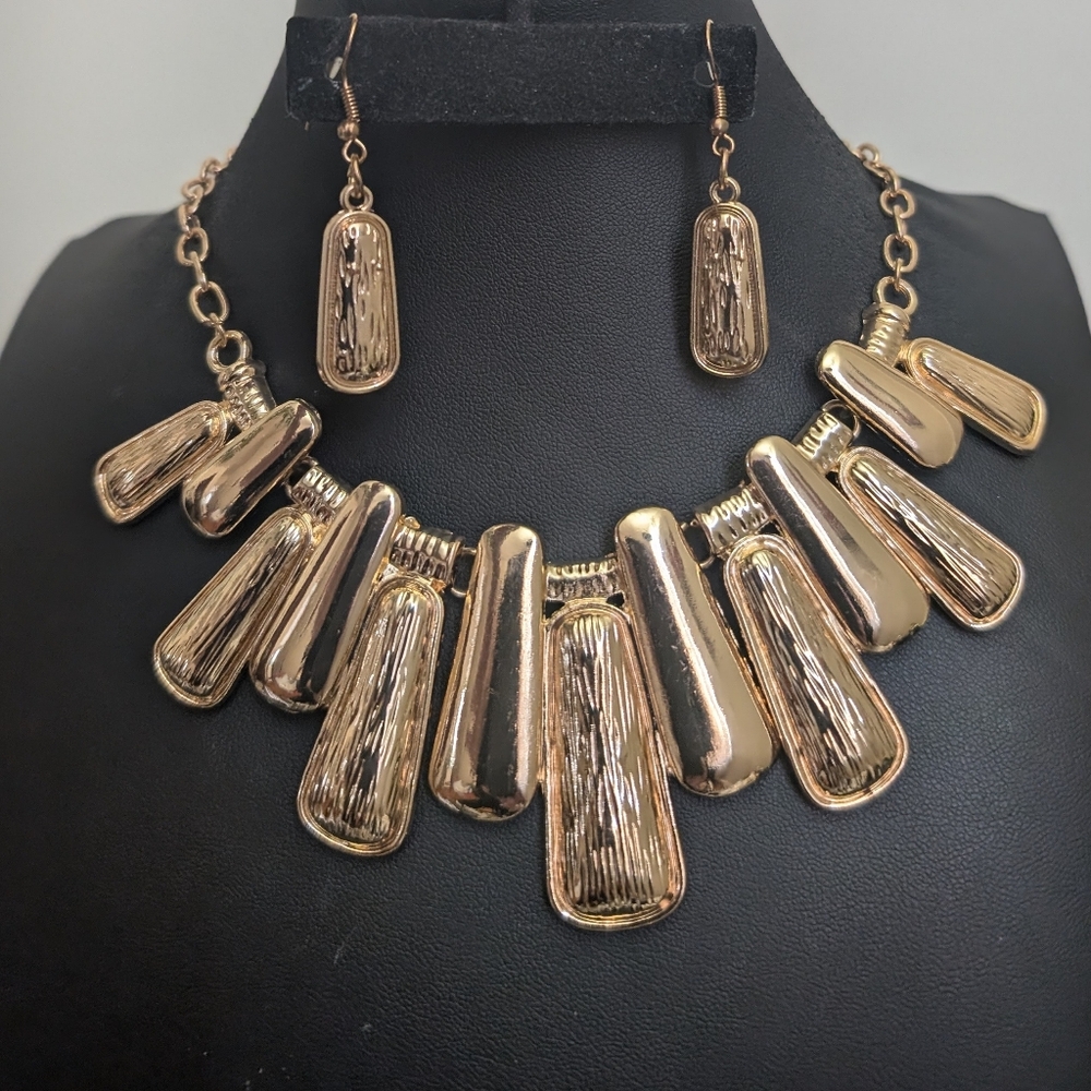 #91. TRENDING! STATEMENT! Modernist Design Gold Necklace & Earrings